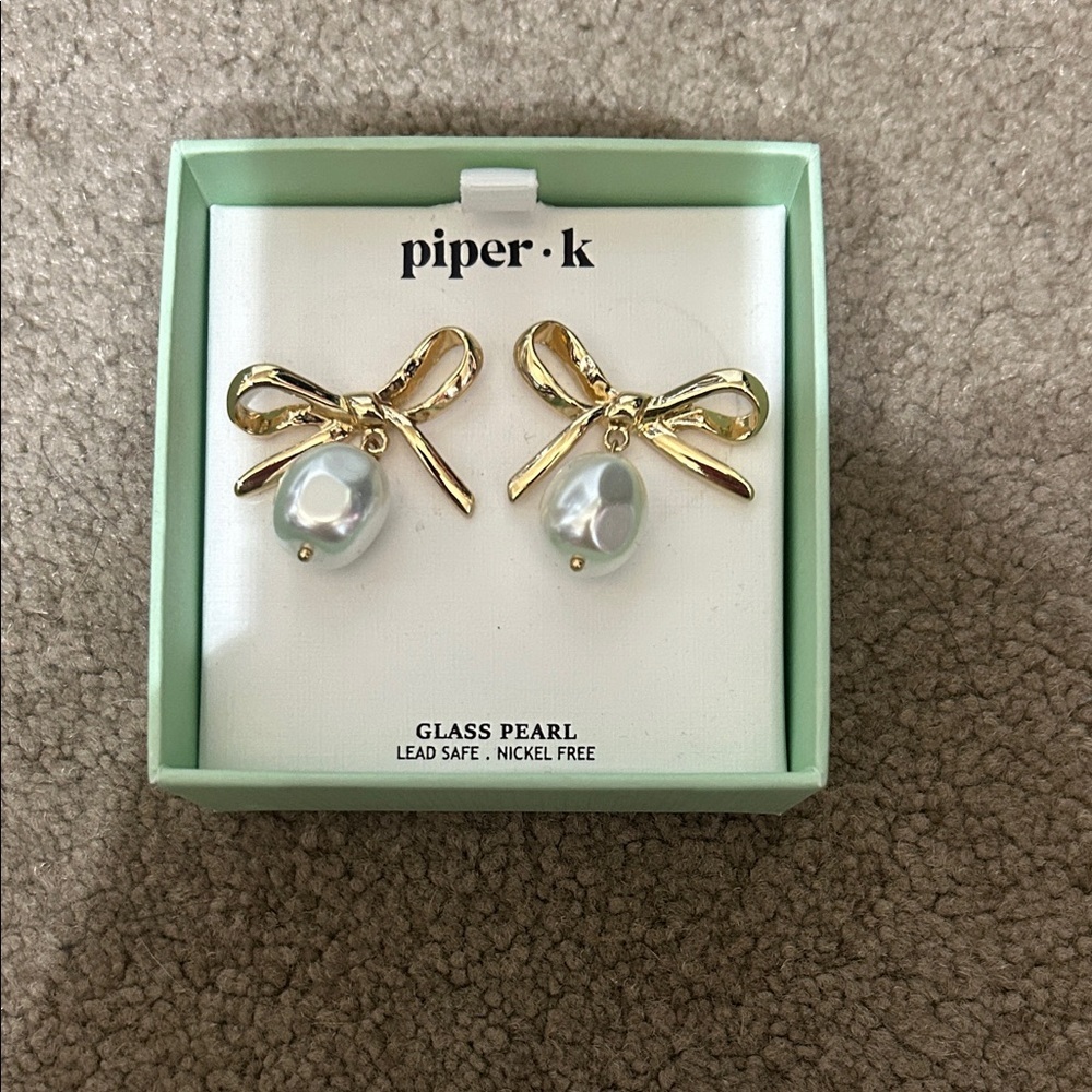Piper K Gold and White Bow Earrings